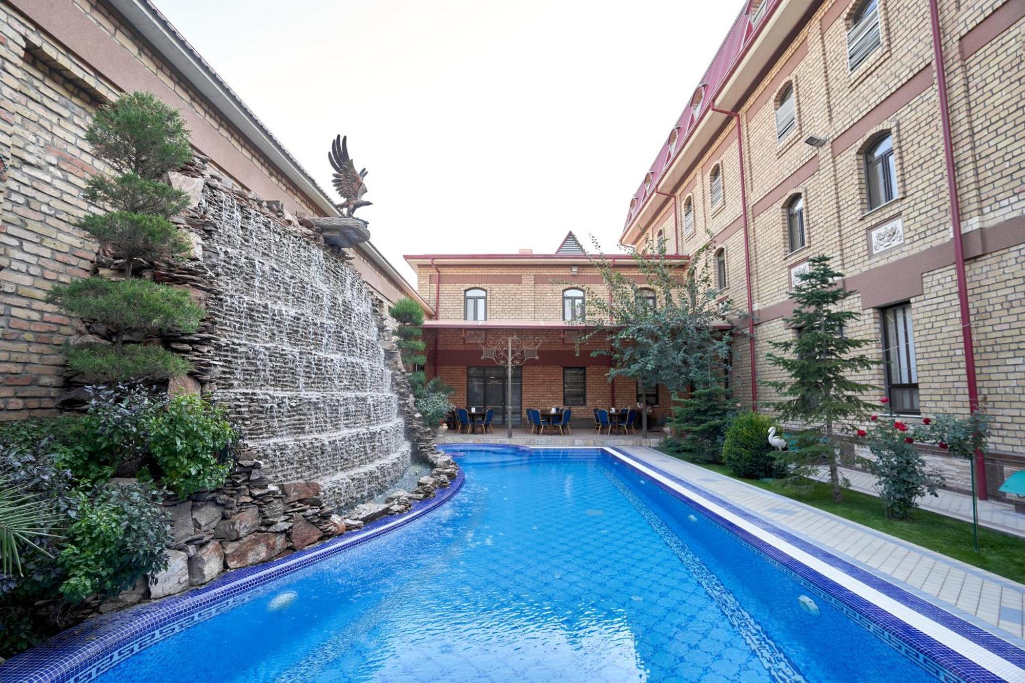 Rakat Plaza Hotel Tashkent Ngoại thất bức ảnh